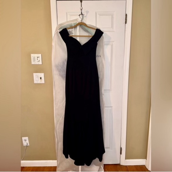 Simply gorgeous, navy blue size 8 evening gown - Picture 5 of 6